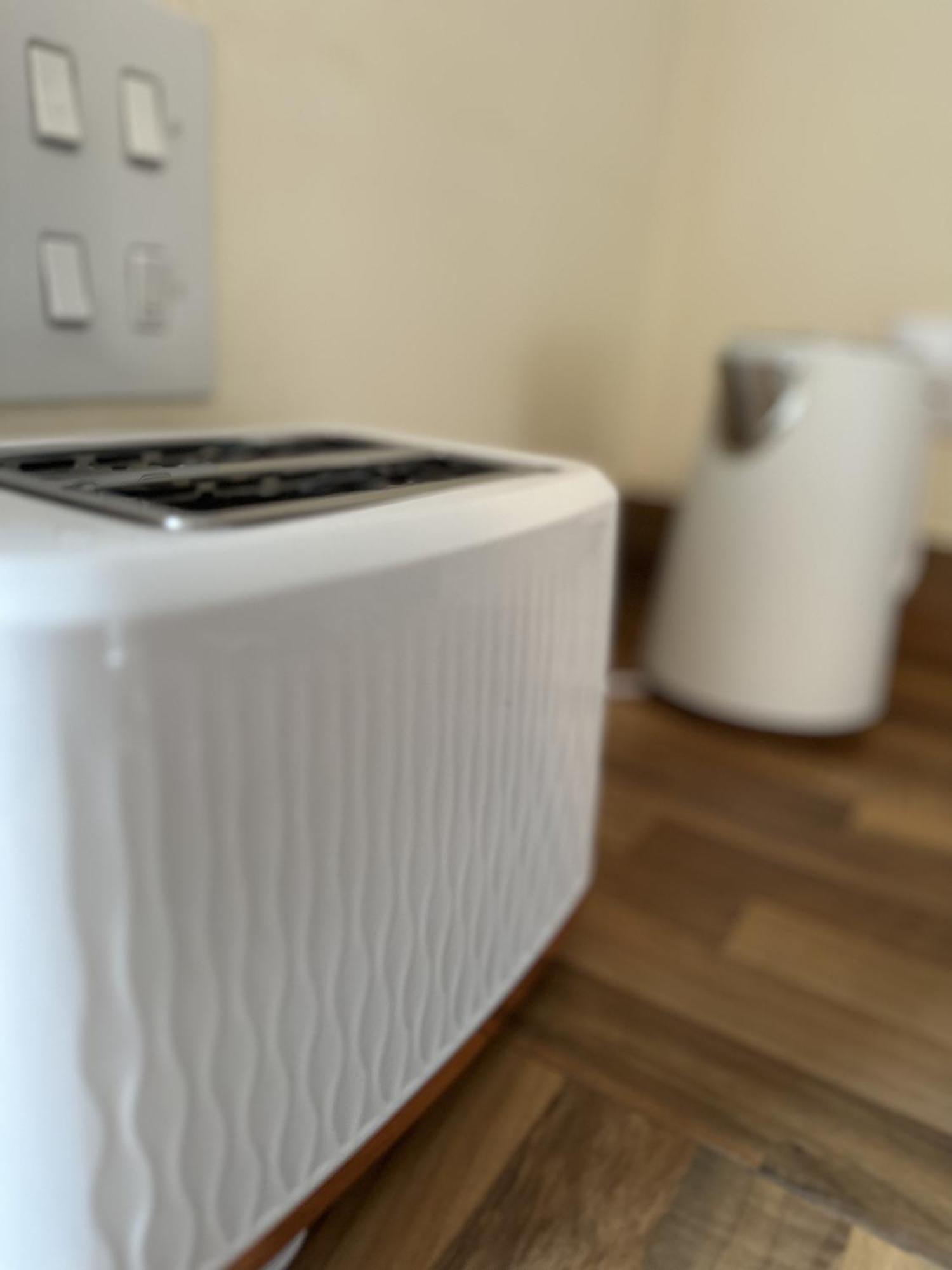 2 Bdr City Centre Apartment With Parking Cardiff Luaran gambar