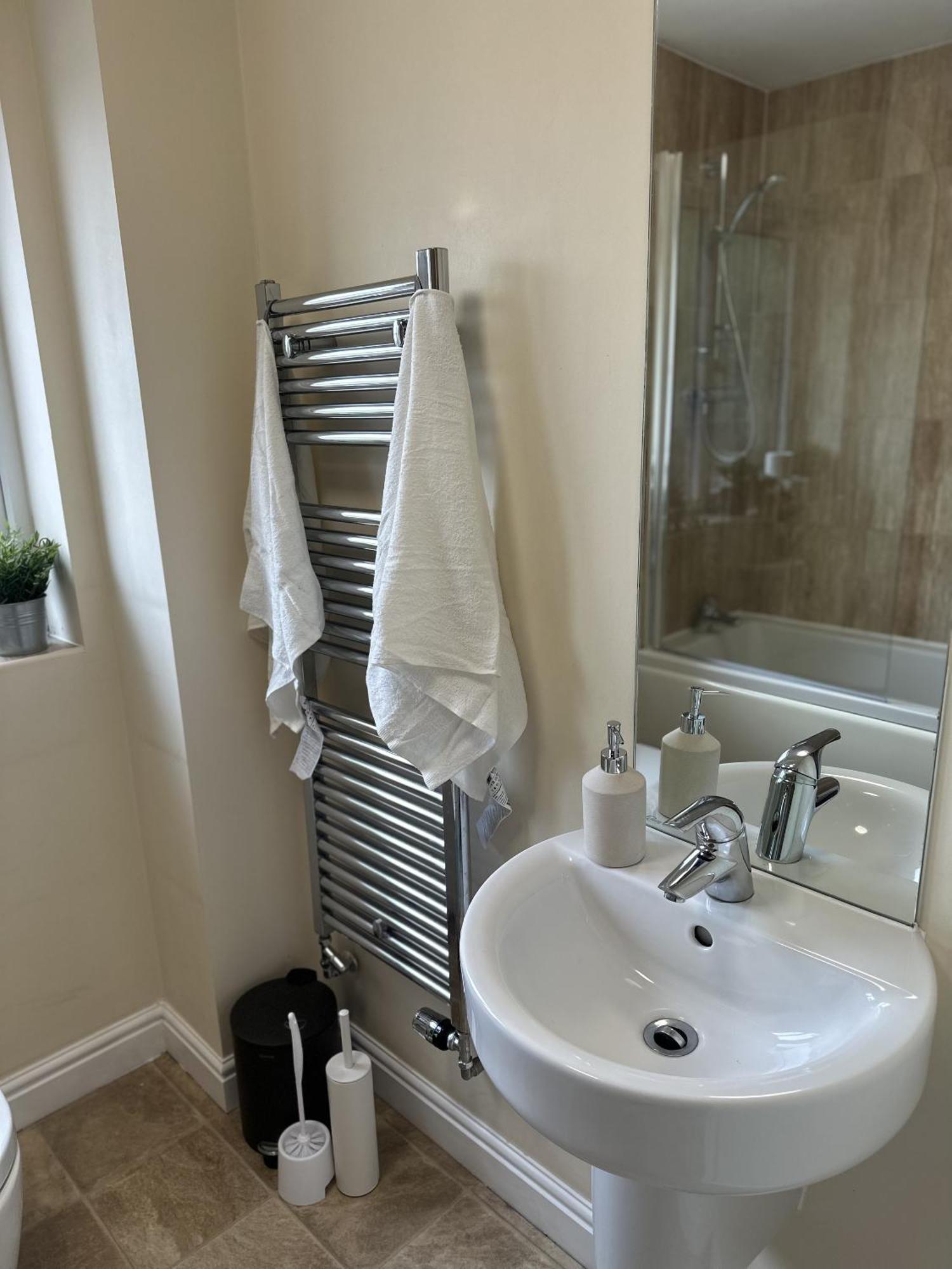 2 Bdr City Centre Apartment With Parking Cardiff Luaran gambar